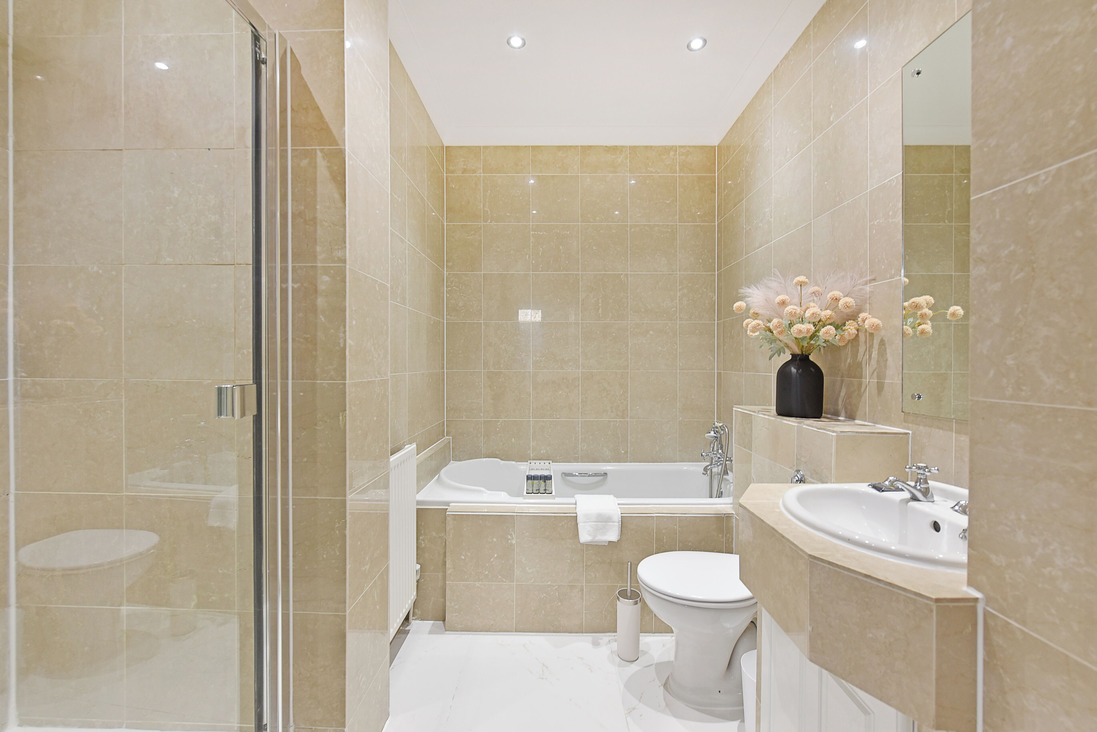 Superior Apartment, 3 Bedrooms, Kitchen, City View | Bathroom
