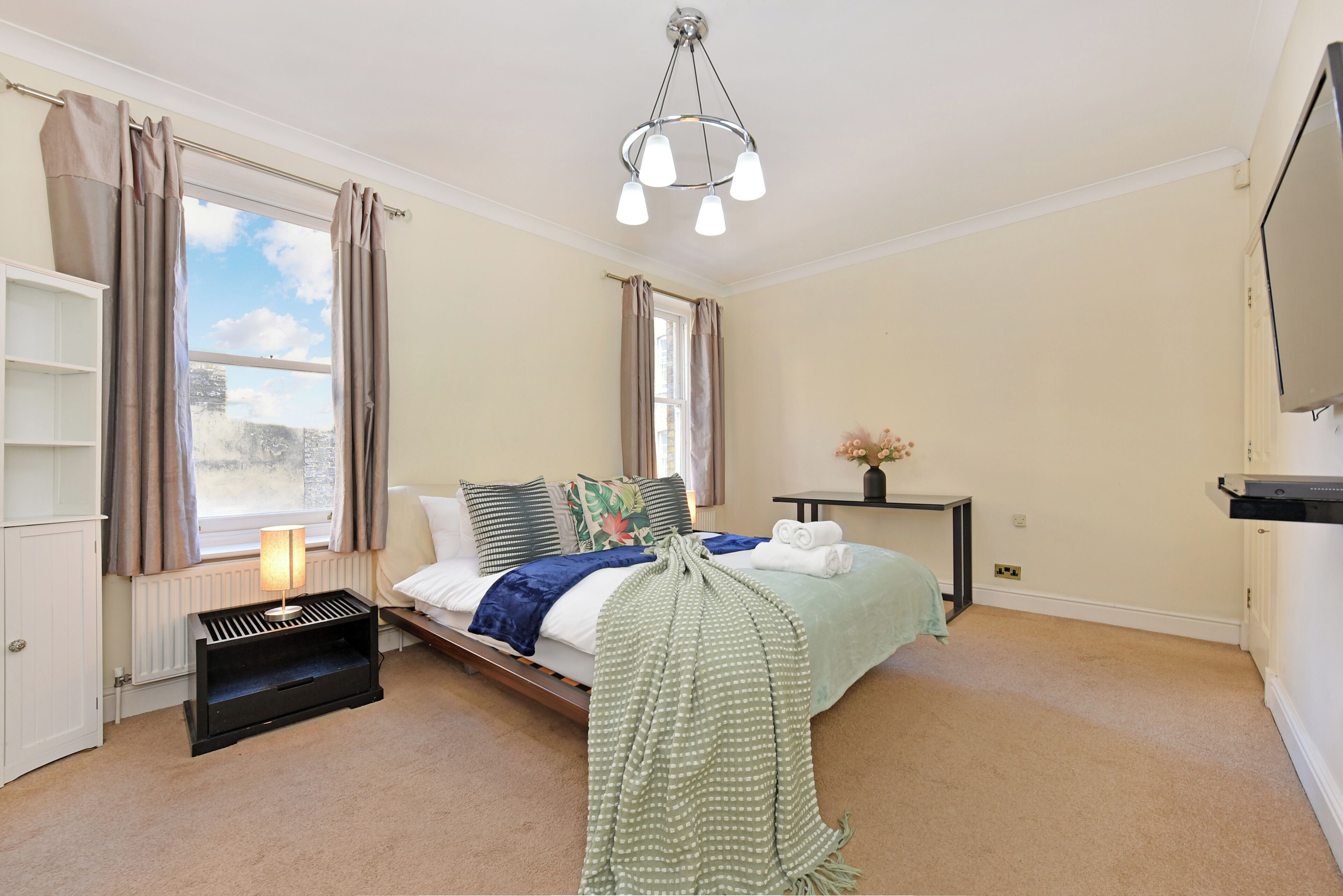 Superior Apartment, 3 Bedrooms, Kitchen, City View