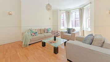 Superior Apartment, 3 Bedrooms, Kitchen, City View | Living area | 42-inch flat-screen TV with satellite channels, Netflix
