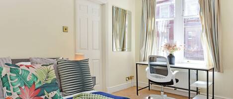 Superior Apartment, 3 Bedrooms, Kitchen, City View
