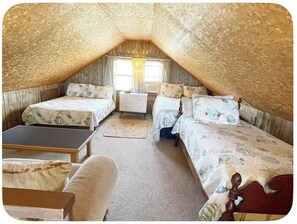 Room - Memory Maker: Cozy 3-bedroom house in quaint Oak Island steps to the beach (Oak Island)