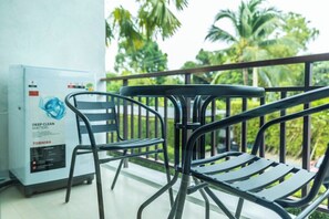 Property grounds - Beach Walk Condo Poolside Retreat by the Sea C123 (Tambon Rawai)