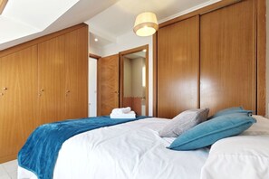 2 Schlafzimmer, Bügeleisen/Bügelbrett, Reisekinderbett