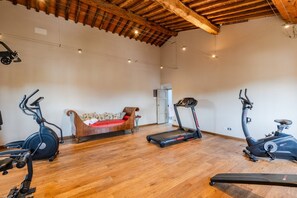 Villa | Fitness facility - Luxury Villa With Pool in Lucca (Capannori)