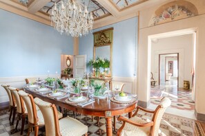 Villa | Dining - Luxury Villa With Pool in Lucca (Capannori)