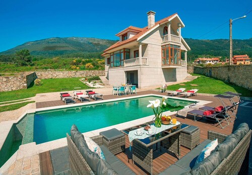 Casa do Seixo - Three Bedroom Villa, Sleeps 7