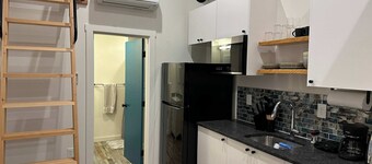 Modern Vibrant Tiny Home In Paradise