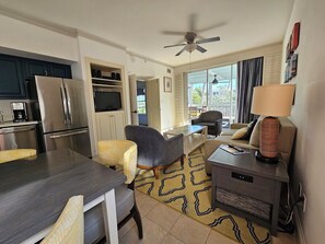 Living area - Hyatt Beach House Key West - 2 bedroom (Key West)