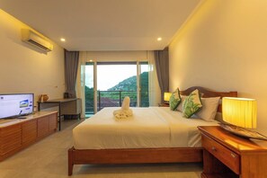 Room - 2BR Walk Award Winning Beach Pool & Gym C126 (Tambon Rawai)