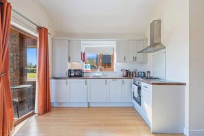 Microondas, horno, parrilla de estufa y lavavajillas 