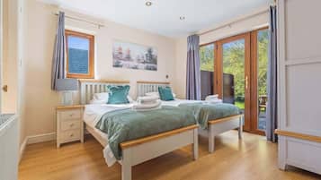 2 bedrooms, iron/ironing board, WiFi