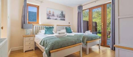 2 bedrooms, iron/ironing board, WiFi