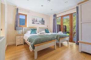 2 bedrooms, iron/ironing board, WiFi