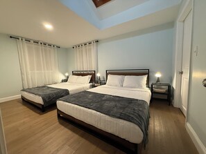 Room - Entire 4BR, Lake & Trails Nearby, 40 Min to Boston (Marlborough)