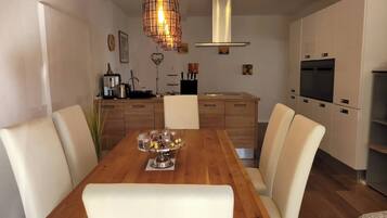Apartment, 1 Bedroom, Accessible, Smoking | Dining