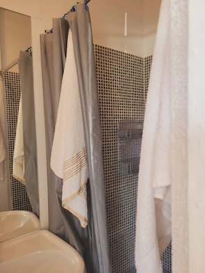 Apartment, 1 Bedroom, Accessible, Smoking | Bathroom - Apartment With Heated Pool Jacuzzi sea View (Lovran)
