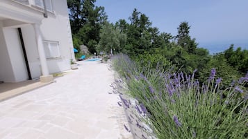 Apartment, 1 Bedroom, Accessible, Smoking | Property grounds
