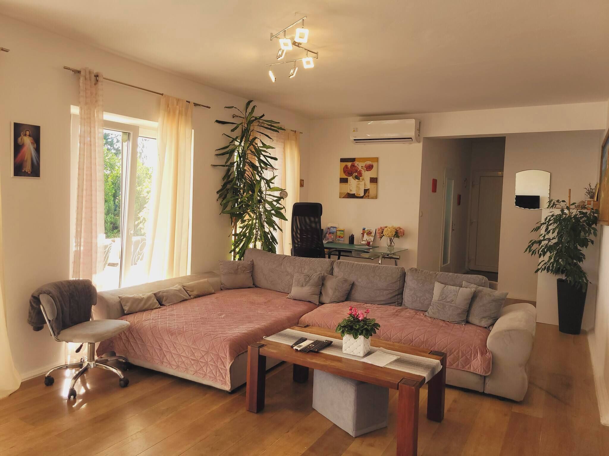 Leilighet, 1 soverom, tilgjengelighetstilpasset, røyk | Oppholdsområde | Bøker