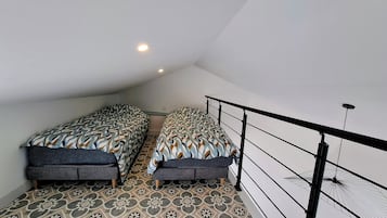 1 bedroom, bed sheets