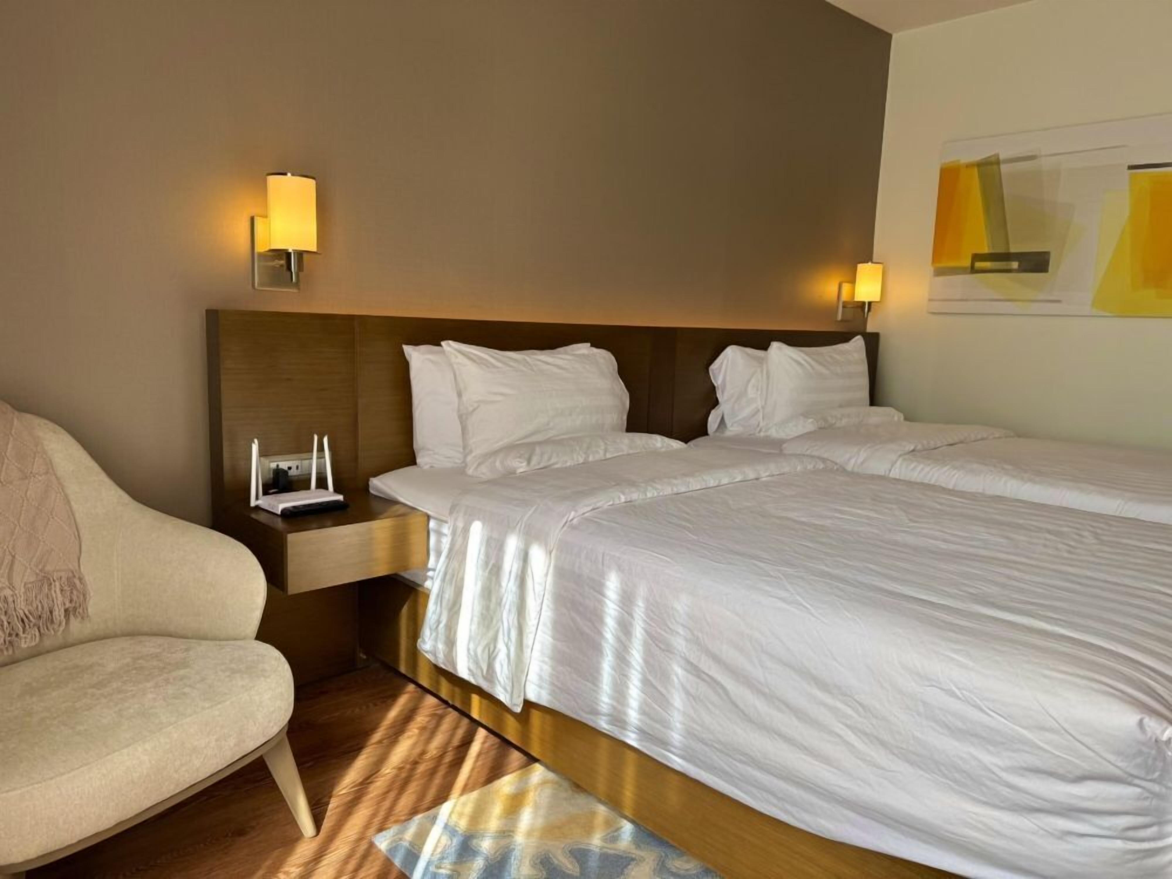 Iron/ironing board, bed sheets