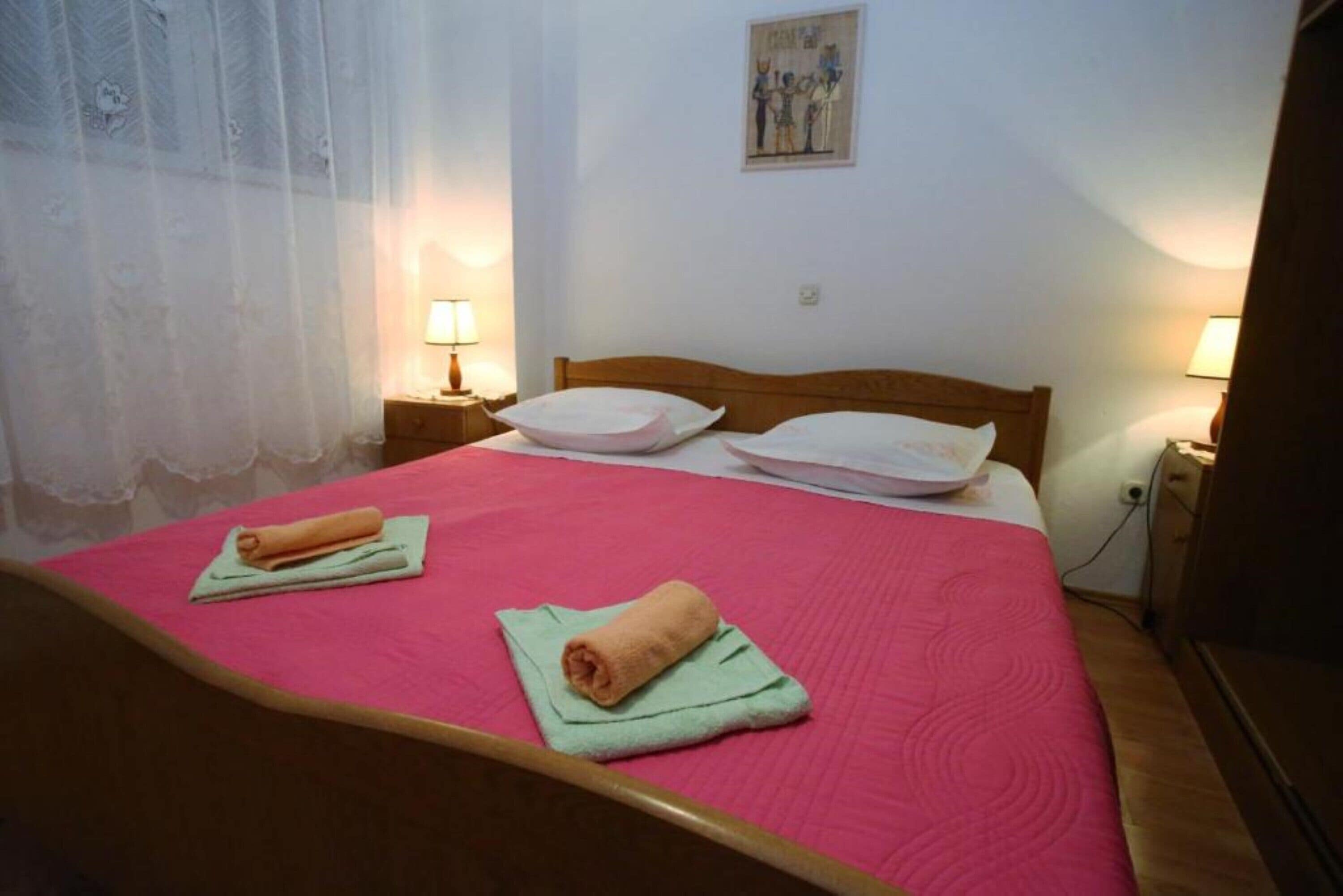 Appartement, 2 chambres | Fer et planche à repasser, lit de bébé (gratuit)