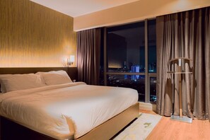 1 bedroom, iron/ironing board, bed sheets - 1 Bedroom Suite,City and River view (Mandaluyong City)
