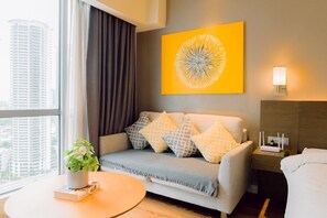 TV - Rockwell River View Stay + Parking (Mandaluyong City)