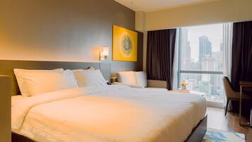 Iron/ironing board, bed sheets