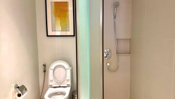 Shower, bidet, towels