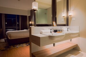 Iron/ironing board, bed sheets - Chic Riverfront Escape at Acqua (Mandaluyong City)