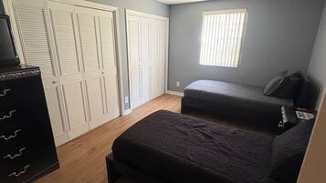 2 bedrooms, desk, iron/ironing board, free WiFi