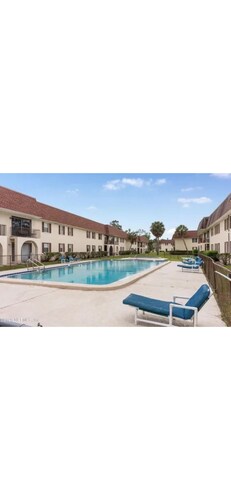 2-bedroom condo on beach Blv by Jaguar Stadium with two pools