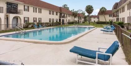 2-bedroom condo on beach Blv by Jaguar Stadium with two pools