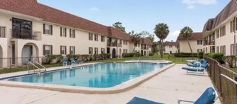 2-bedroom condo on beach Blv by Jaguar Stadium with two pools