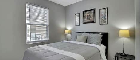 3 habitaciones, tabla de planchar con plancha, wifi y ropa de cama