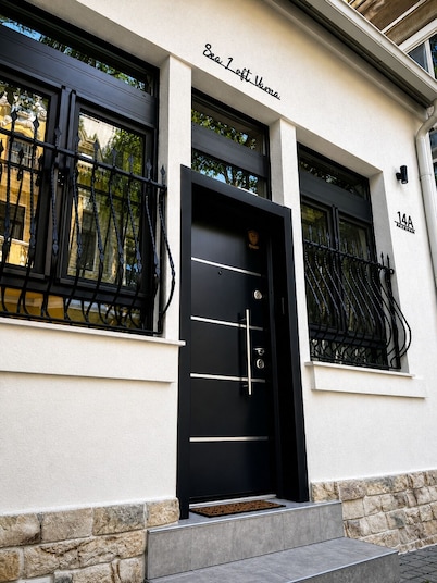Sea Loft Varna - Entire 3-level 125sq.m. house in the top historical center