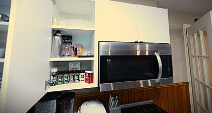 Cozy Apartment in Dartmouth