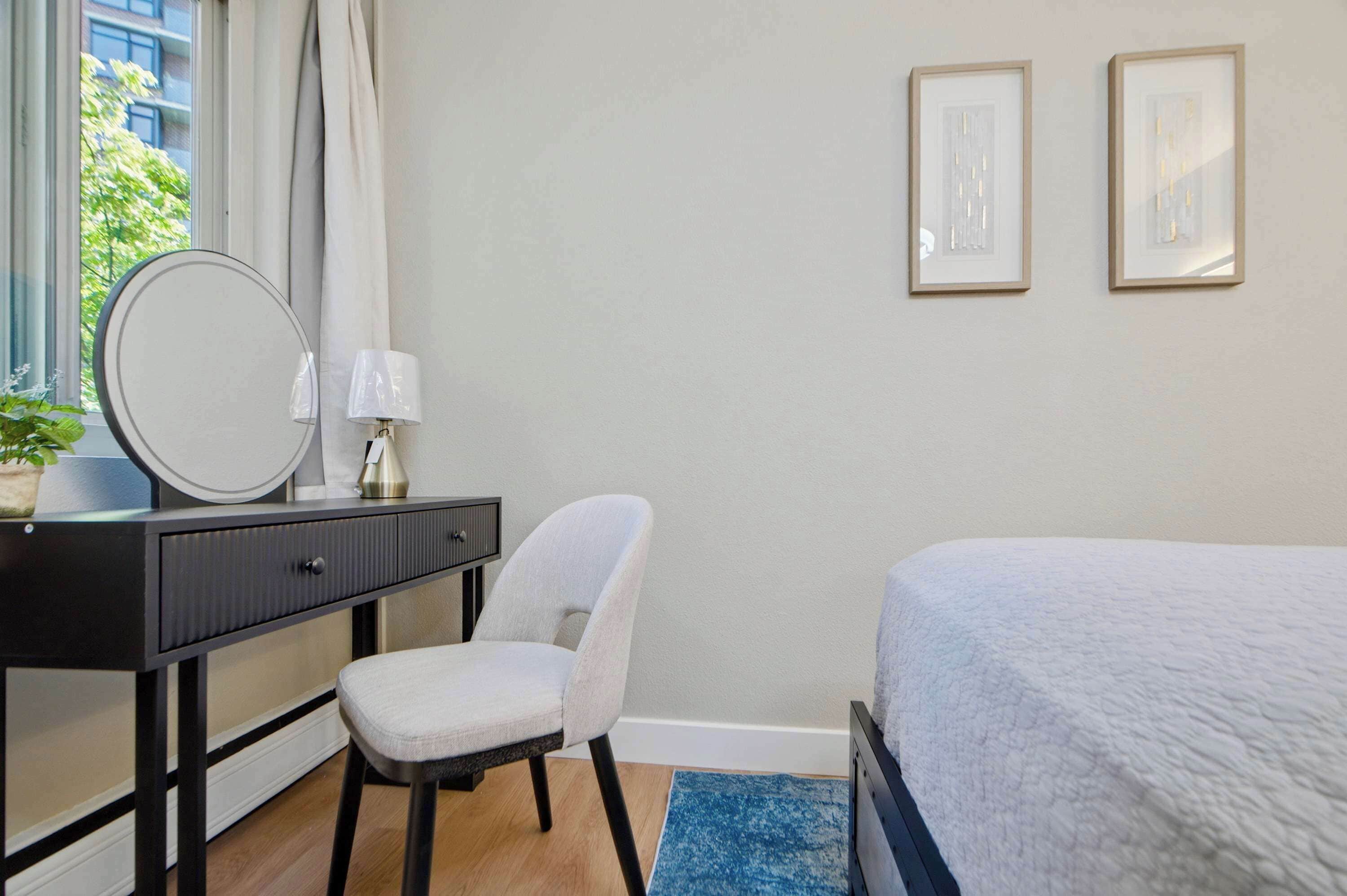 2 bedrooms, desk, iron/ironing board, travel cot