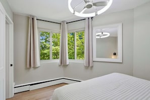 2 bedrooms, desk, iron/ironing board, travel cot - World Cup 2026 | 2 BR Downtown + City View (Seattle)