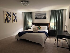 5 bedrooms, iron/ironing board, free WiFi - 🌟Near Strip[5BR\4BA] Quiet&Spacious (Las Vegas)