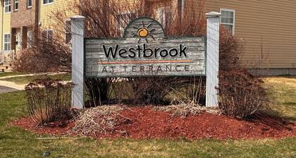 Fredericton Spacious-Cozy Family-Friendly 2BR Morden Private House