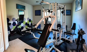 Fitness facility - Spacious Retreat w/AC, Gym, Theater, and Ping-Pong Room (Bothell)