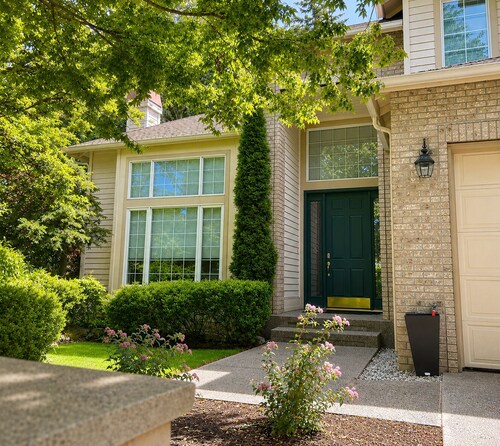 5.0 Star Upscale and Spacious Home with Gym+Theater+Central AC+More”