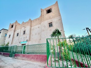 Exterior - Authentic Traditional Moroccan Riad with 6 Rooms. (Ouarzazate)