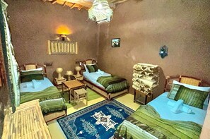 Room - Authentic Traditional Moroccan Riad with 6 Rooms. (Ouarzazate)