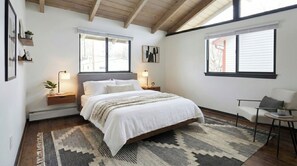 Iron/ironing board, free WiFi, bed sheets - Clean, Downtown Boulder Luxury. (Boulder)