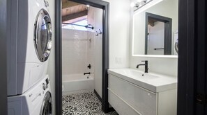 Hair dryer, towels - Clean, Downtown Boulder Luxury. (Boulder)