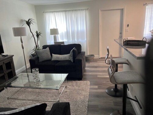 Updated 1BR Across from Ocean – Prime Deerfield Beach Location
