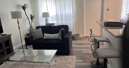Updated 1BR Across from Ocean â Prime Deerfield Beach Location