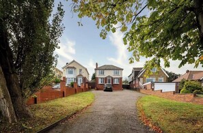 Exterior - Large detached home for families and group stays (Hoyland)